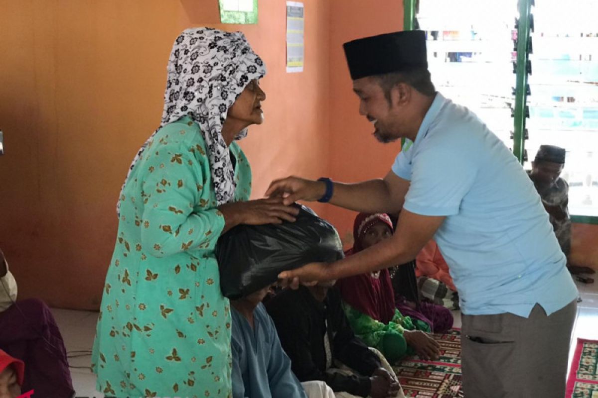 Bersama KNPI Camat Katang Bidare sambangi Pulau Bukit