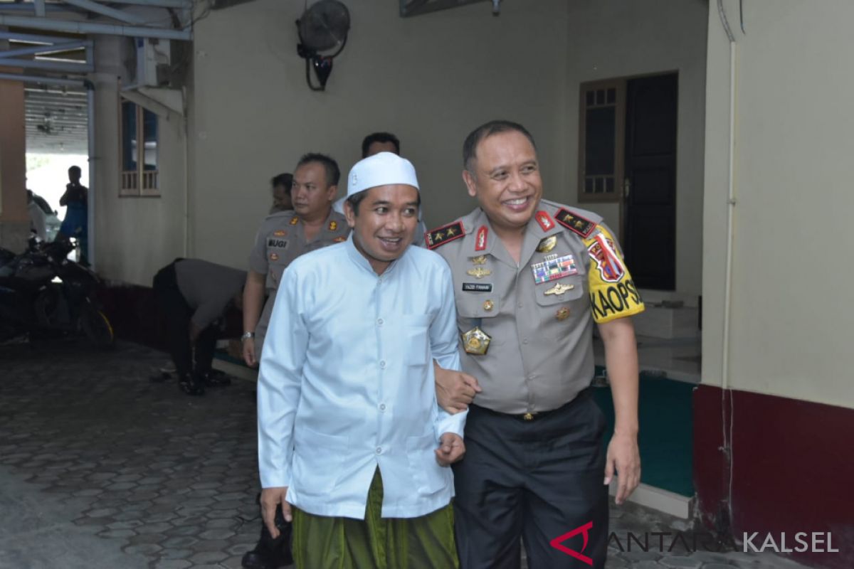 Minta doa dan jalin silaturrahmi, Kapolda sambangi Guru Zuhdi