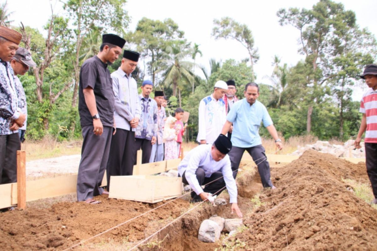 Ketua DPRD Agam wakafkan tanah untuk pembangunan madrasah