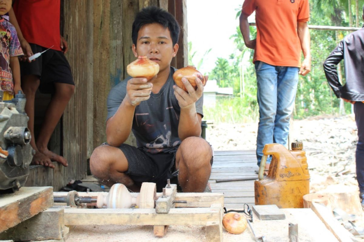 Cara Warga Inhil Melestarikan Permainan Tradisional Gasing