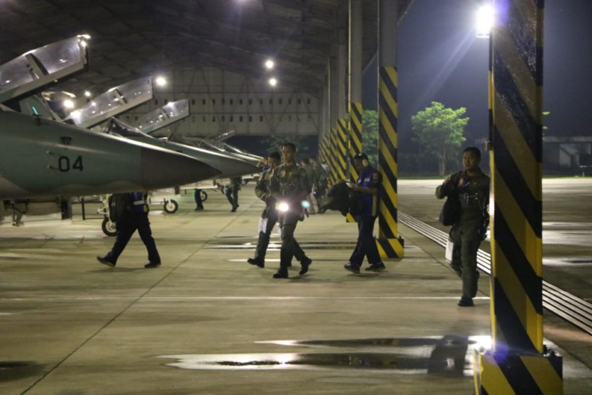 Penerbang Tempur Lanud Iswahjudi Latihan Terbang Malam