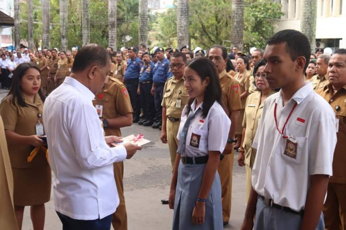 600 siswa U-17 di Ambon terima e-KTP