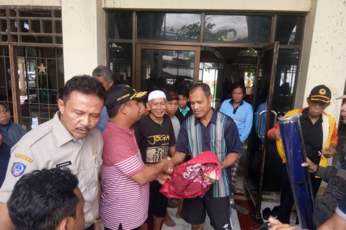 Wagub Sulsel pimpin pemberian bantuan korban banjir