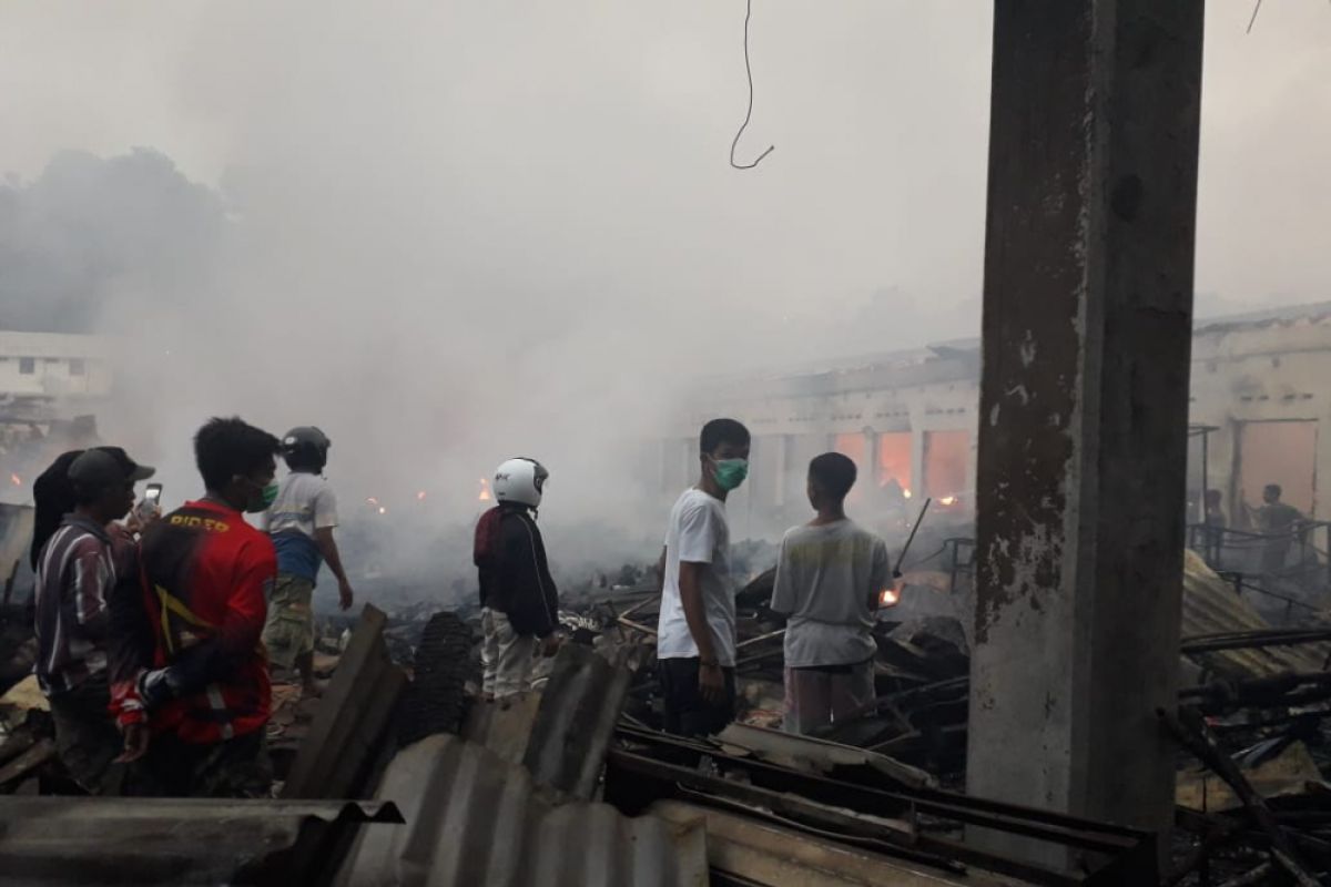 Puluhan ruko di Pasar Seketeng Sumbawa terbakar