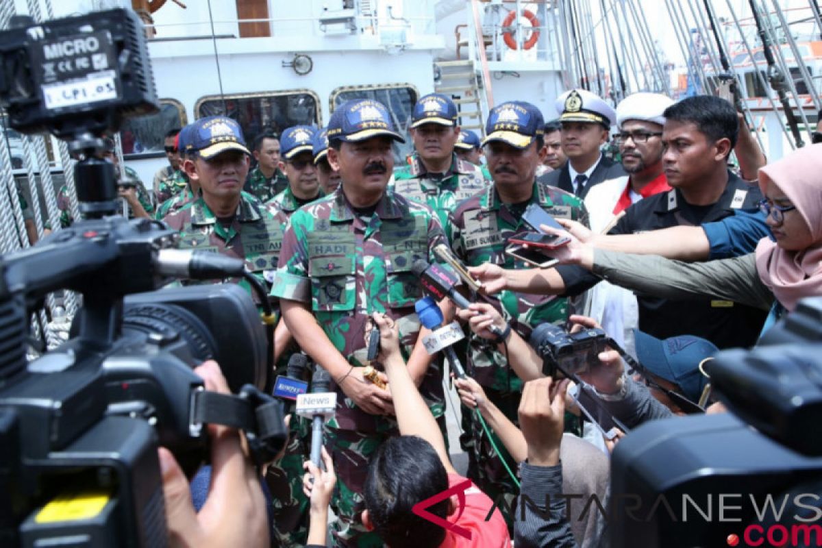 Panglima TNI-tokoh agama ngopi bareng di KRI Bima Suci