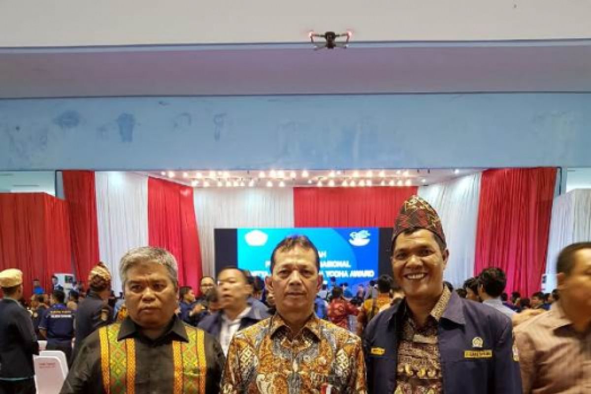 Kedua kali, Bupati Tapsel terima Adhita Karya Mahatva Yodha Award