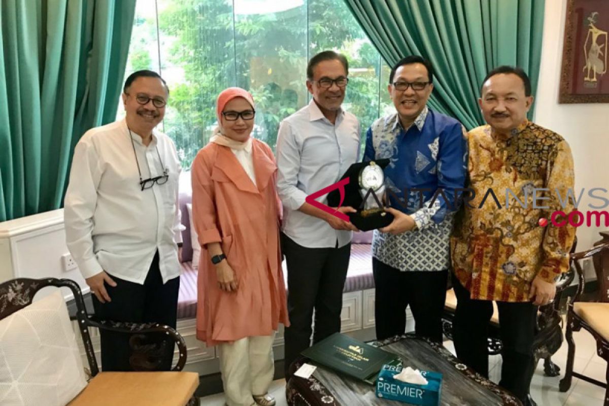 Anggota DPD RI bertemu Anwar Ibrahim