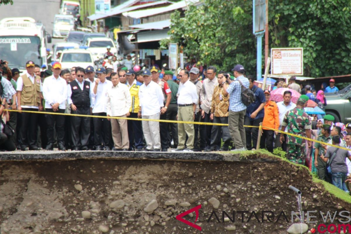 Wapres tinjau Bendungan Bili-bili dan jembatan ambruk