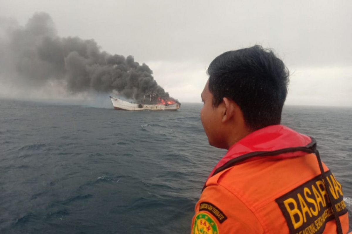 Kapal POF XIII rute Bitung-Ibu terbakar