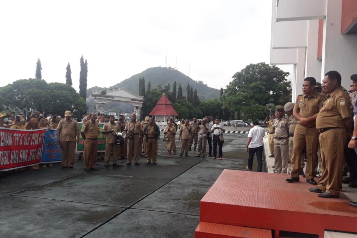 Guru SMA Papua Barat tuntut pembayaran tunjangan sertifikasi