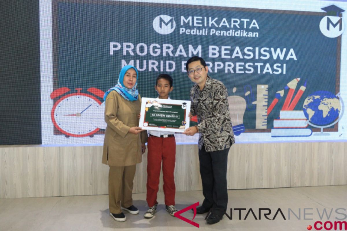 Meikarta salurkan beasiswa bagi siswa berprestasi