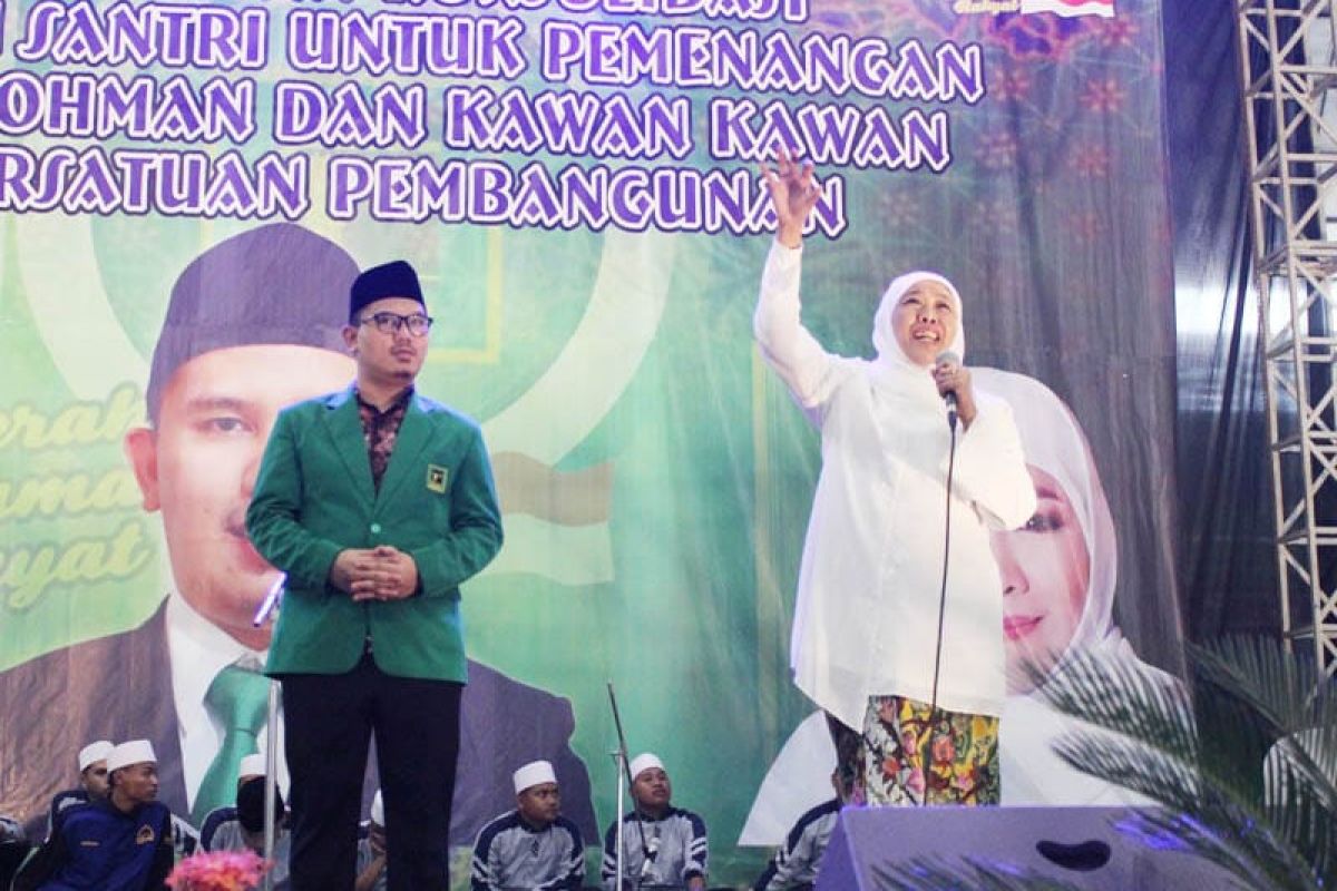 Khofifah Ajak Muslimat NU Pilih Caleg Milenial