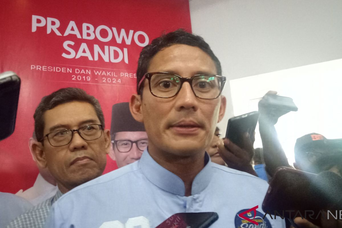 Sandiaga blusukan ke pasar Kota Rembang