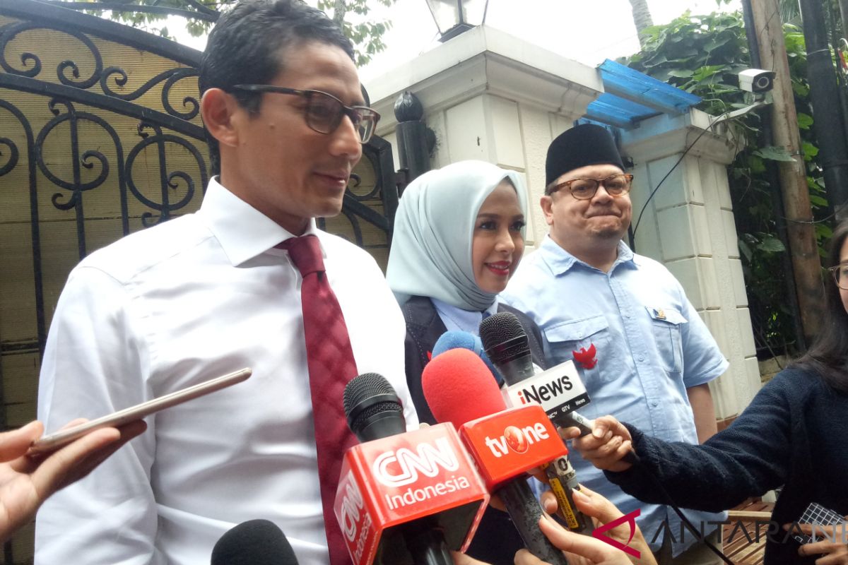 Sandiaga salat maghrib berjamaah di kediaman Prabowo