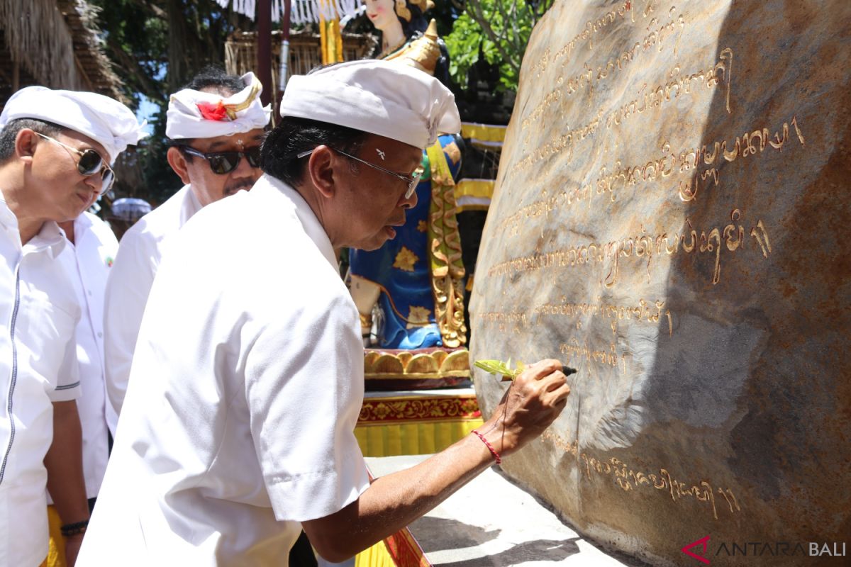 Koster minta laksanakan ritual 