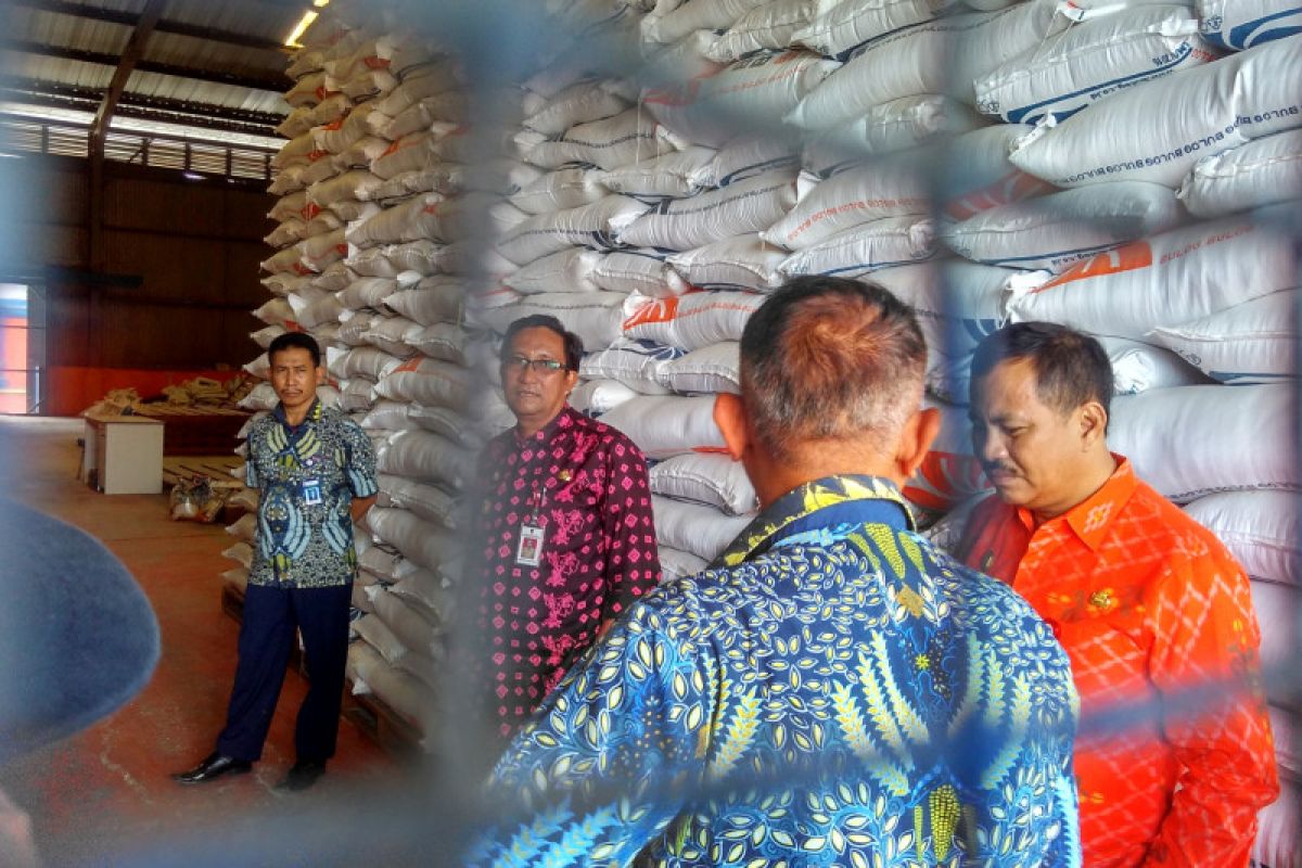 Bulog Sulteng salurkan beras program KPSH di Palu (vidio)