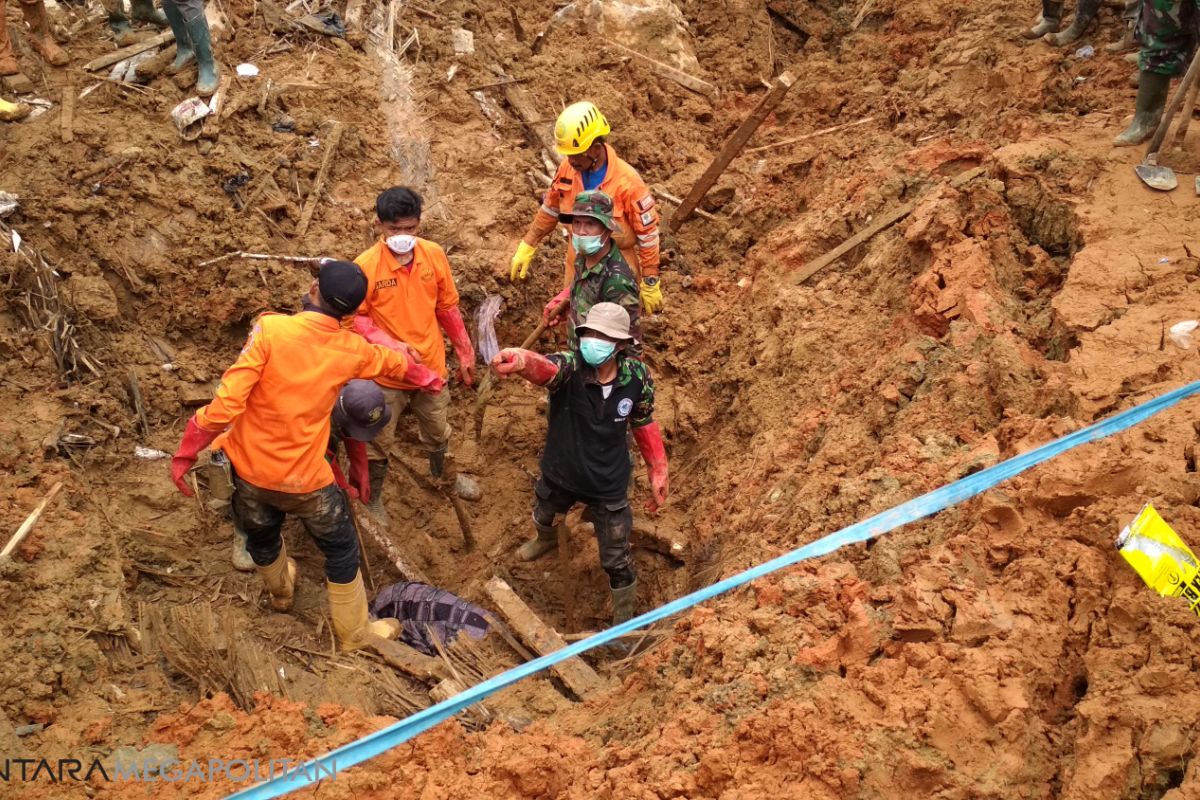 SAR gabungan kembali temukan jasad korban longsor