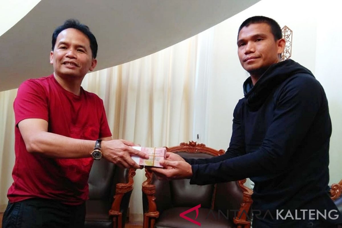 Batal ke Kalteng Putra, Sandi Sute kembalikan uang ratusan juta