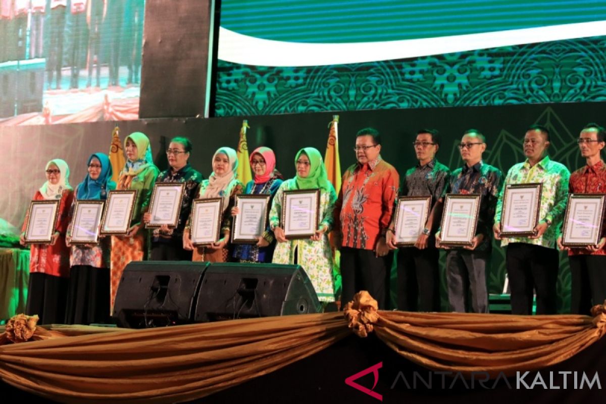 Penghargaan Bidang DPMPD di Arena Malam Kaltim Award 2019