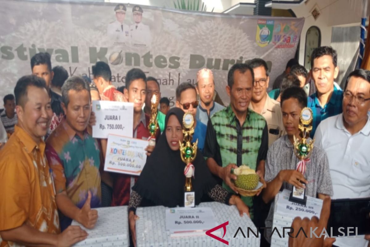 Si sanggan juara kontes durian