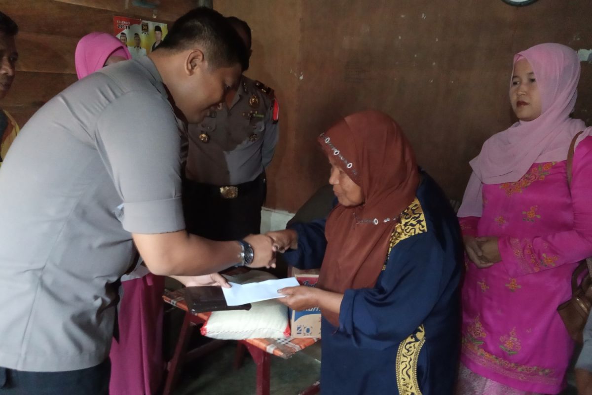 Polres Agam bantu kebutuhan Pokoki warga miskin