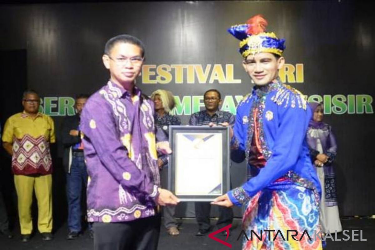 STIKIP PGRI juara umum Festival Tari Serumpun