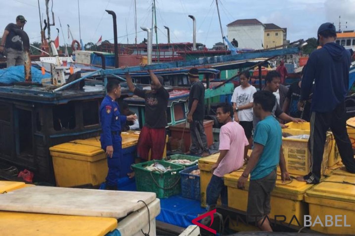 Nelayan Muntok diimbau waspadai cuaca ekstrim