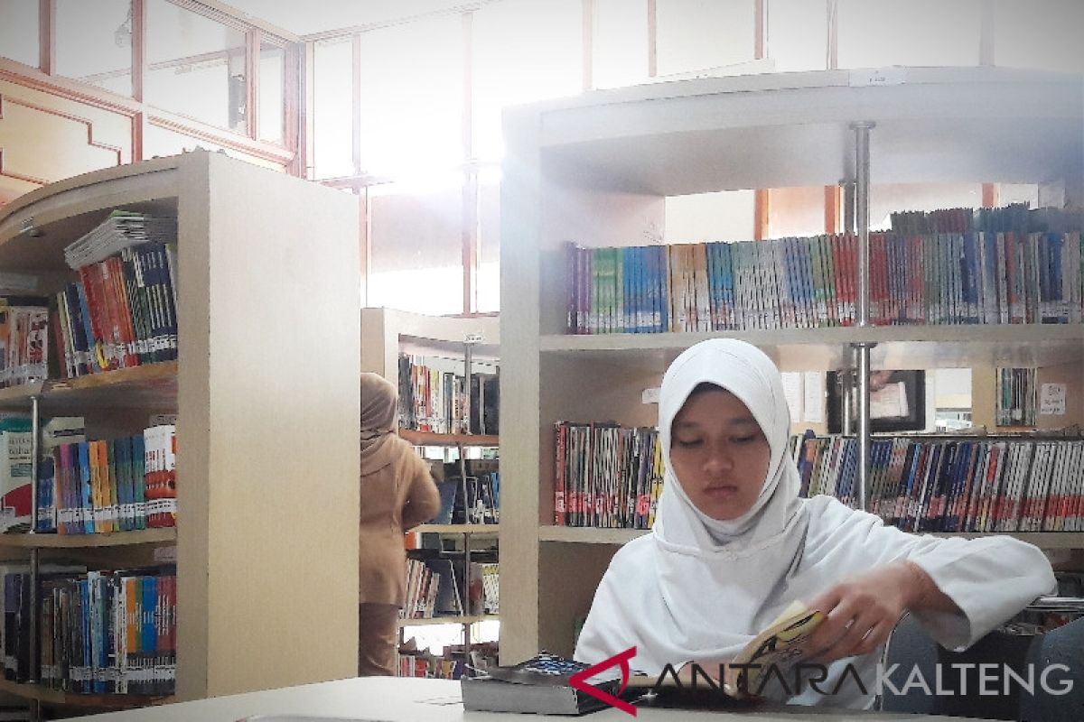 Memopulerkan buku cerita budaya daerah kepada anak di Kalteng