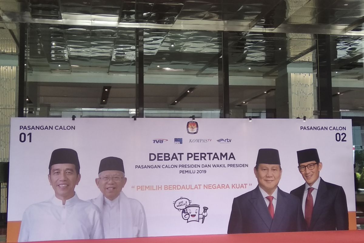 Presidential candidates to meet in first TV debate tonight