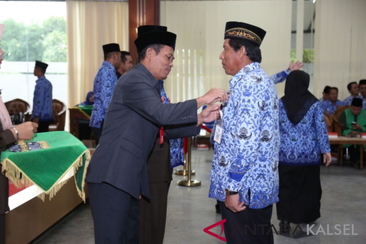 353 civil servants receive Satyalencana Karya Satya award