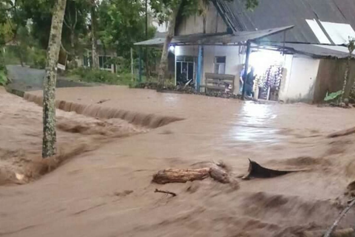 Banjir landa tiga kecamatan di Solok Selatan