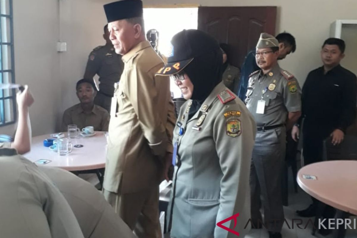 ASN ngopi pada jam kerja ditunda naik pangkat