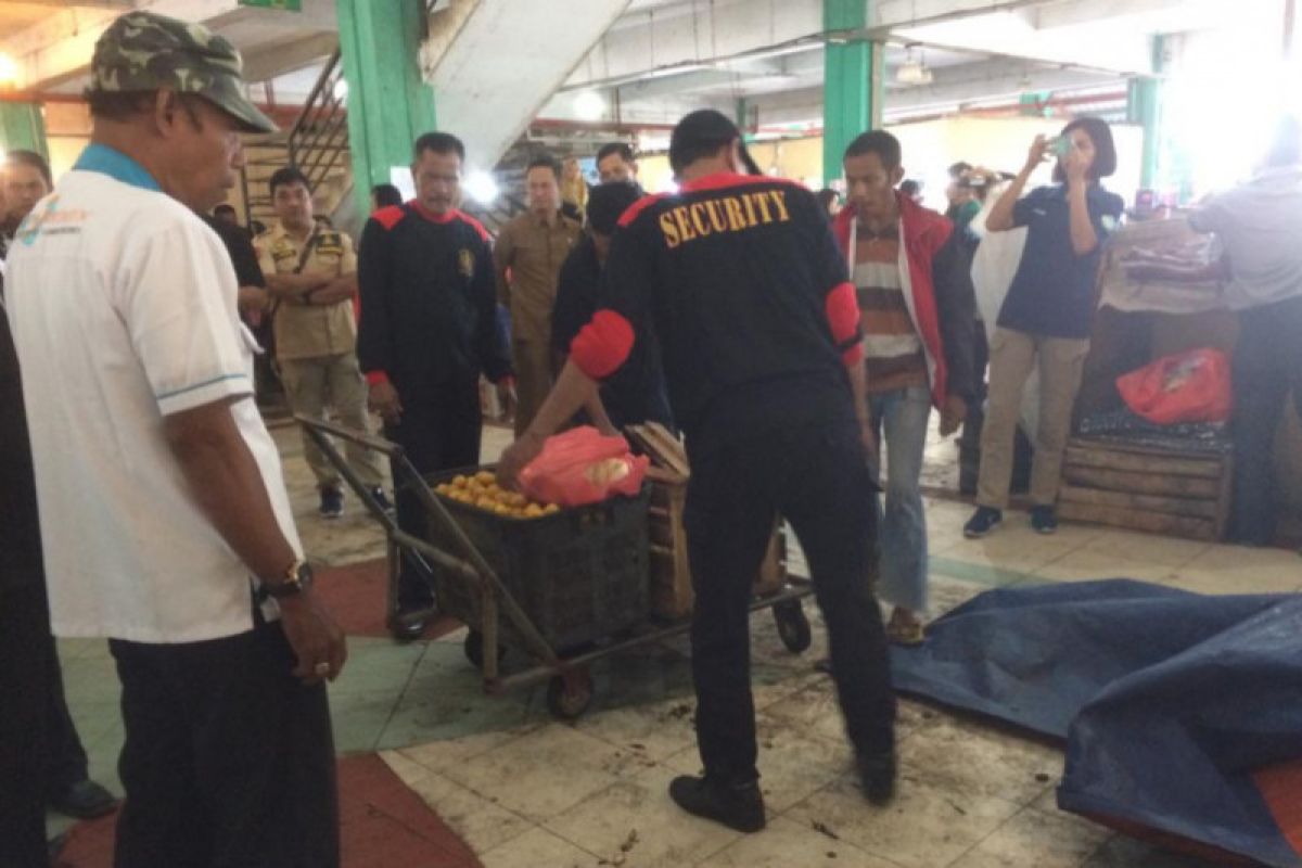 Perusda bongkar lapak pedagang sayur Pasar Puan Maimun