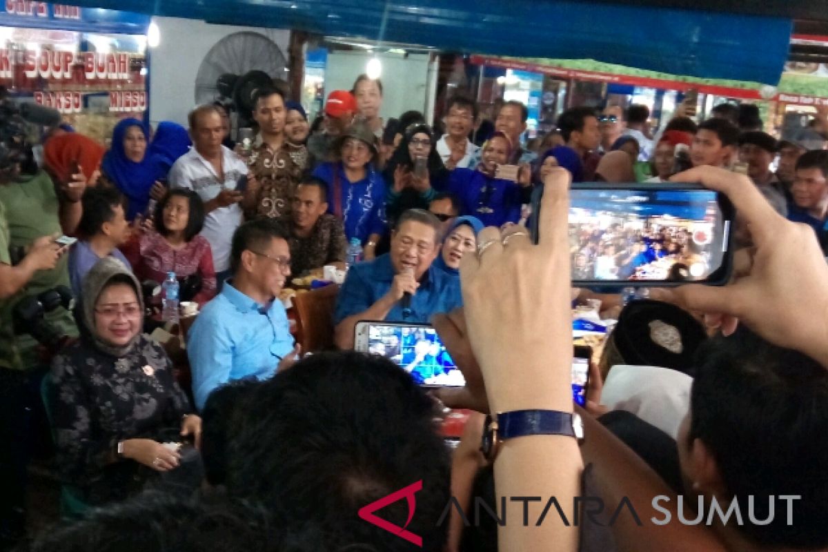 SBY lesehan di Pematangsiantar