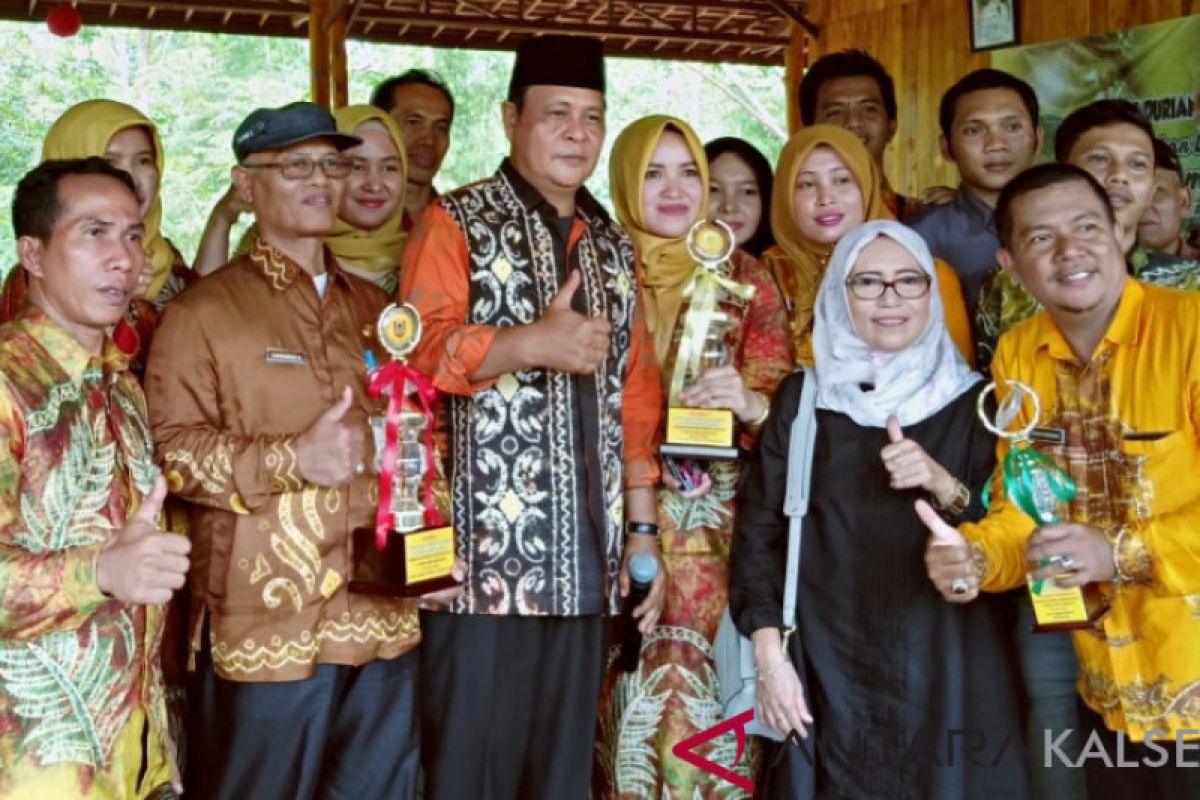 Mantuala Batu Hayam HST juara pertama Kontes Durian