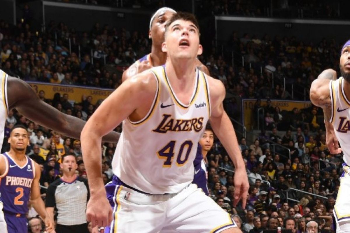 Terpaut akurasi tembakan, Lakers atasi Suns