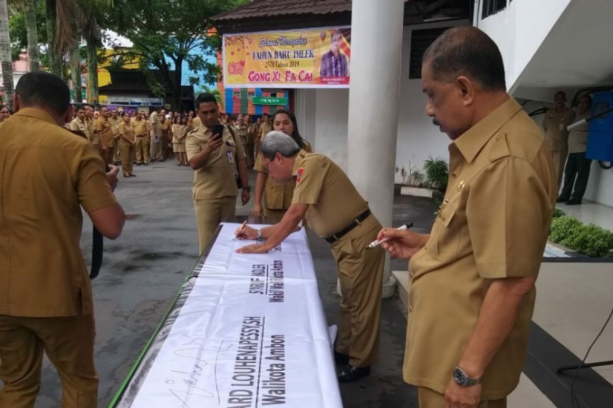 Pejabat Pemkot Ambon komitmen 