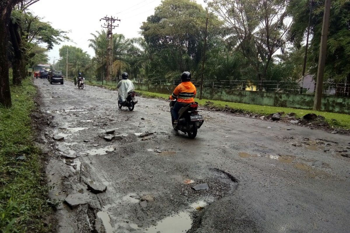 Masyarakat tuntut perbaikan jalan rusak Pematangsiantar - Simalungun