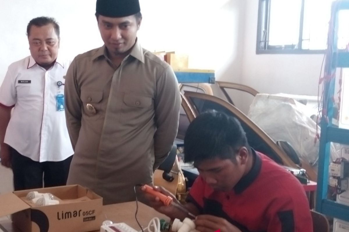 Bupati Berdayakan Masyarakat Perangi Kegelapan Di Penajam