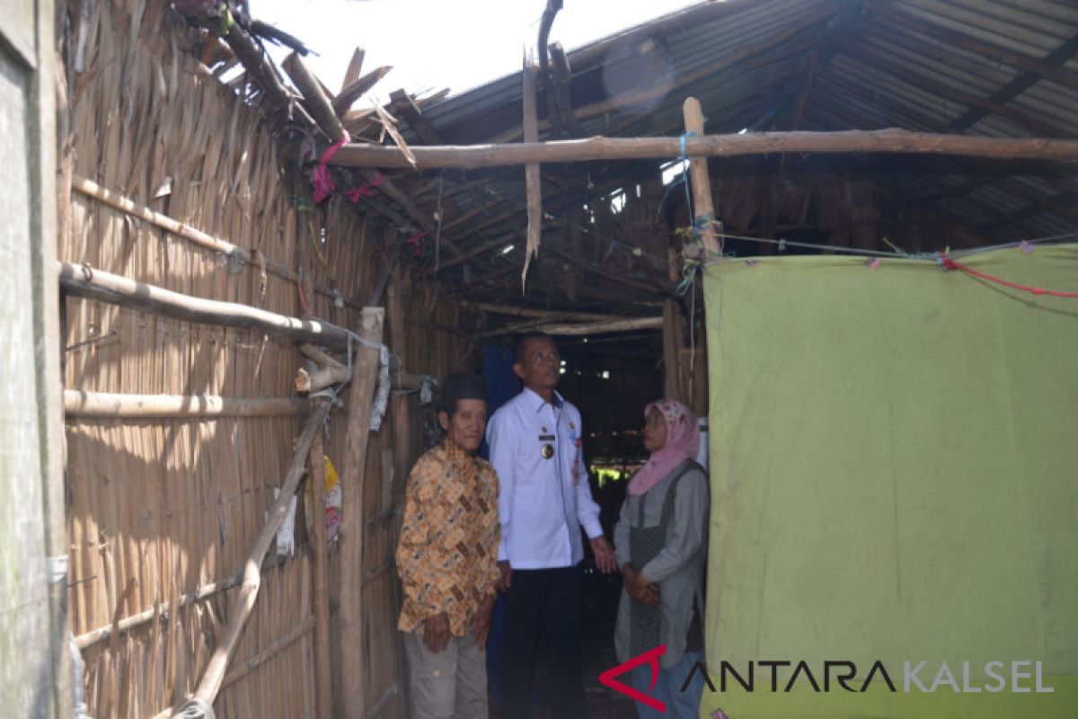 Bupati bantu korban puting beliung Desa Raden