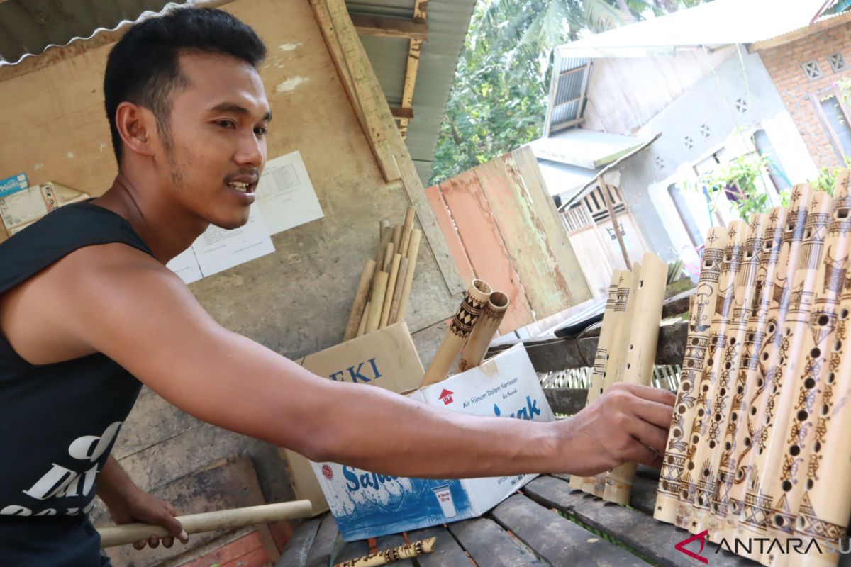 Ini dia alat musik tiup Minang berukir Tabuik Pariaman yang mulai laris di pasaran (Video)