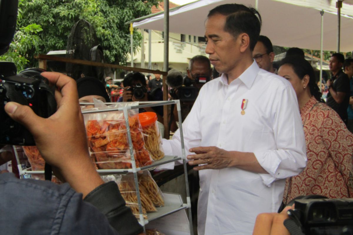 Jokowi berbagi kisah mulai usaha dari warung kecil