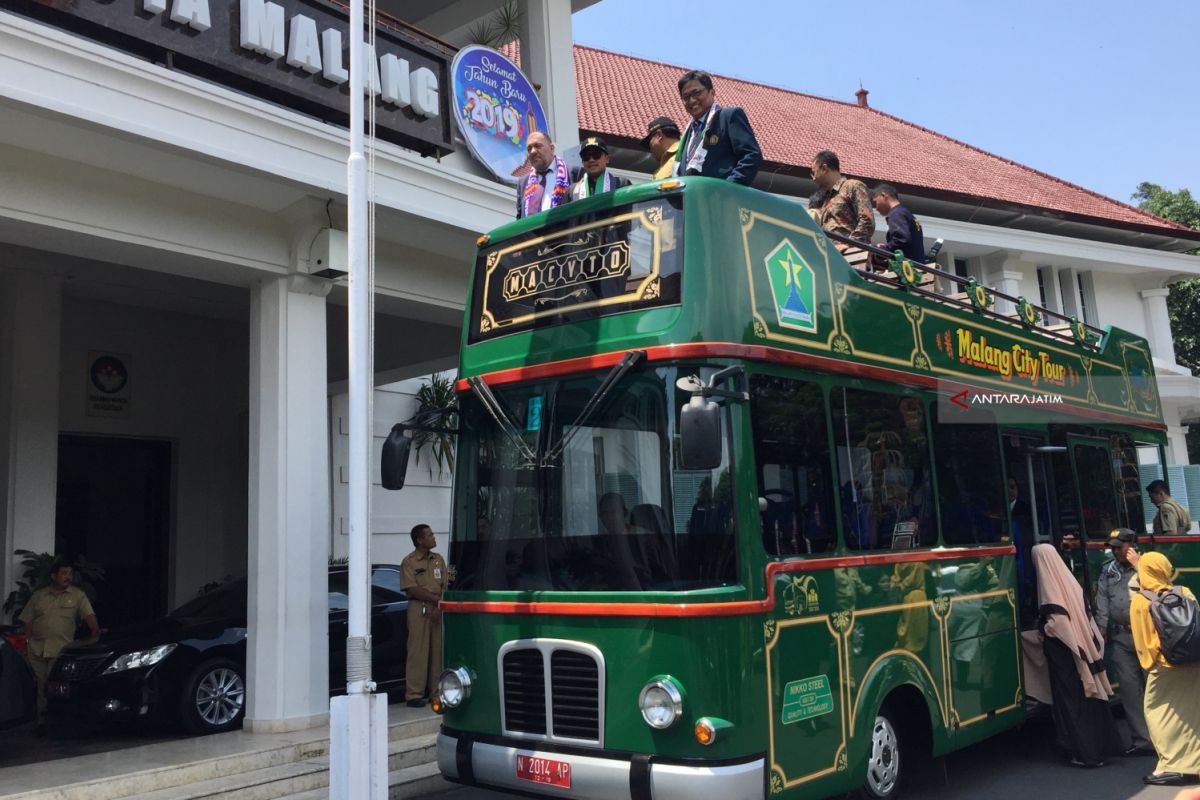 Wali Kota Hebron Palestina Jajal Bus 