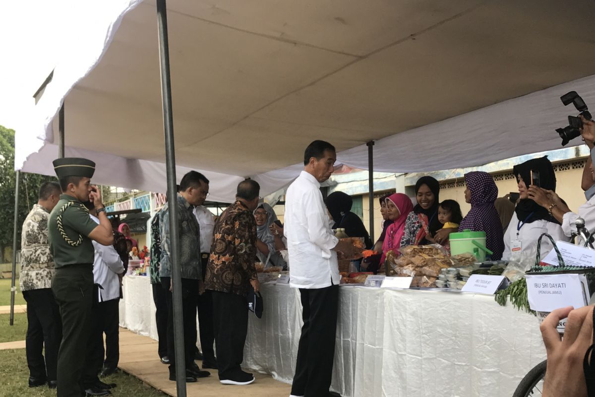 Jokowi blusukan ke Gongseng Jakarta Timur tinjau usaha "emak-emak"