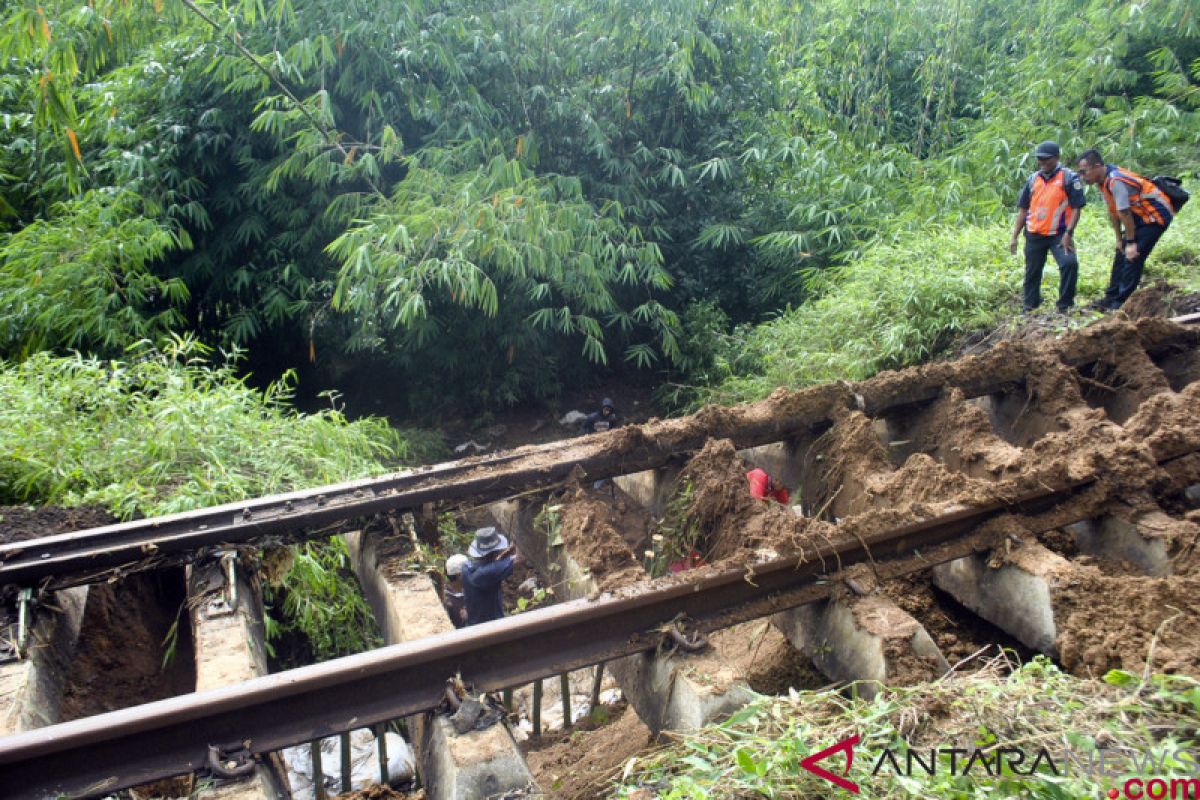 KAI antisipasi longsor puncak musim hujan