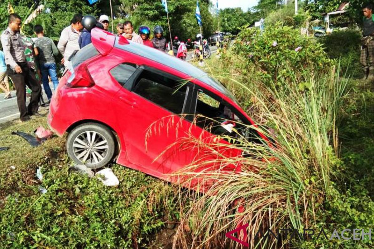 Honda Jazz tabrak tiga pemotor, dua meninggal di Nagan