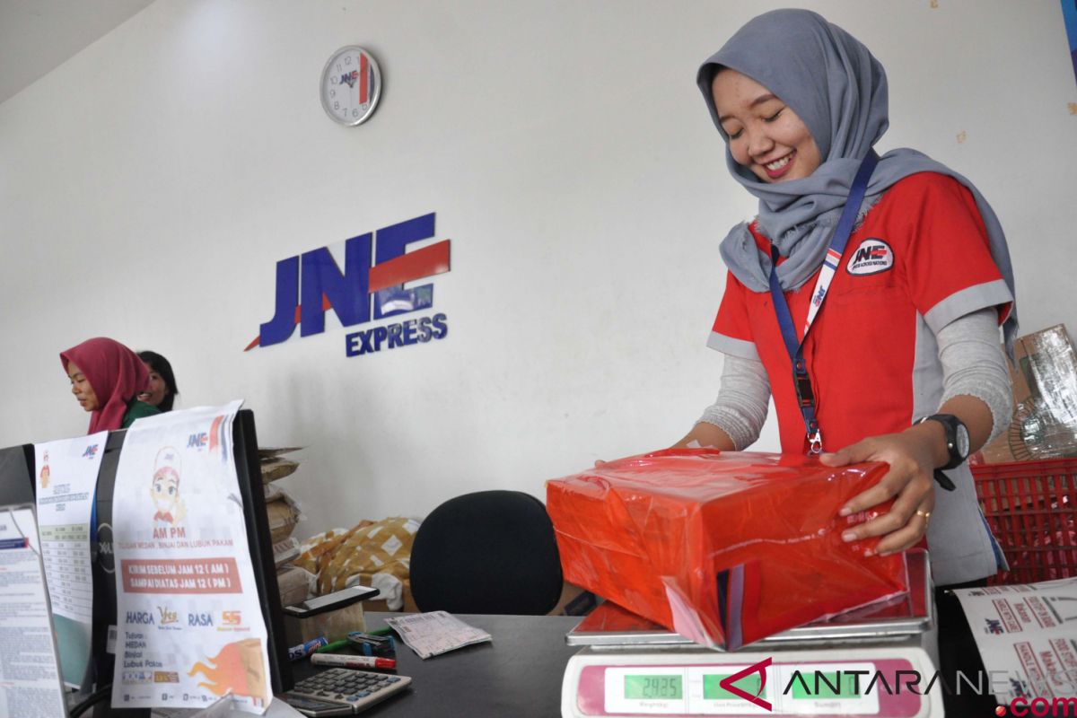 JNE tidak hentikan pengiriman melalui kargo udara