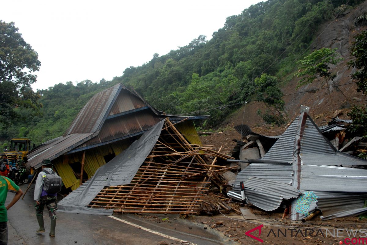 South Sulawesi's floods and landslides claim 29 lives: government