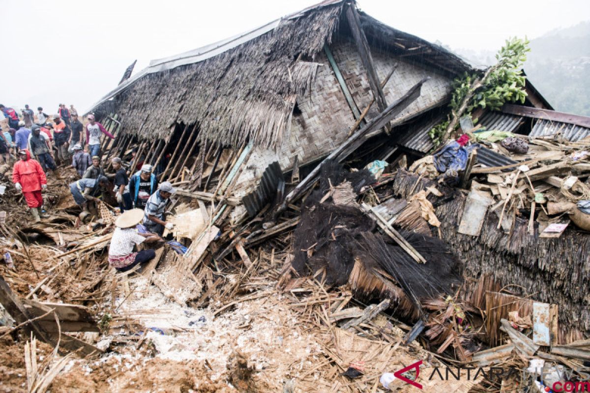 Lokasi longsor Cimapag disterilisasi dari warga