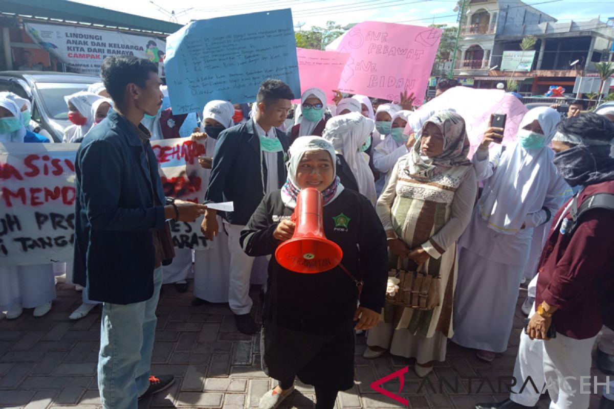 Bela nasib tenaga honorer, mahasiswa demo ke RSUD Meulaboh